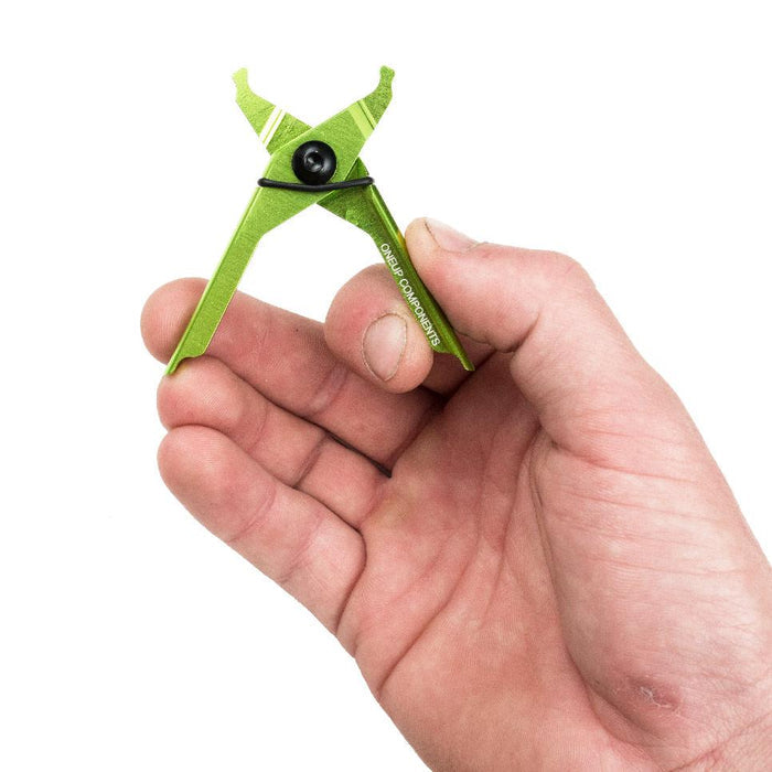 OneUp Components Masterlink Plier Hand